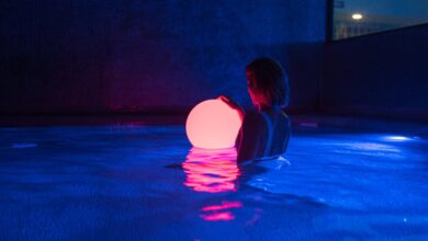 Can You Put Glowsticks In A Pool