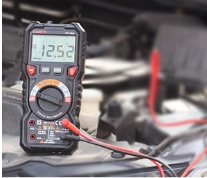 Pourquoi mon micro-ondes Frigidaire continue-t-il de faire sauter les fusibles