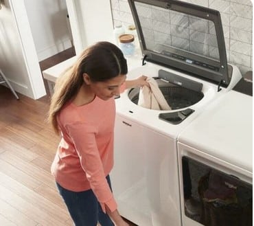 Pourquoi ma laveuse Whirlpool se remplit d'eau puis s'arrête