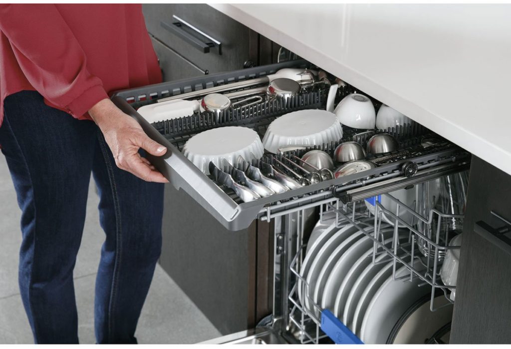 Le lave-vaisselle GE se remplit d'eau puis s'arrête